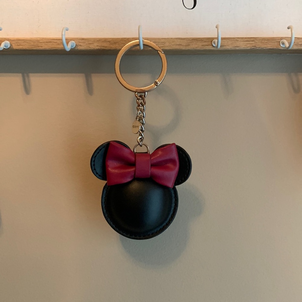 Super cute Kate Spade Minnie mouse keychain